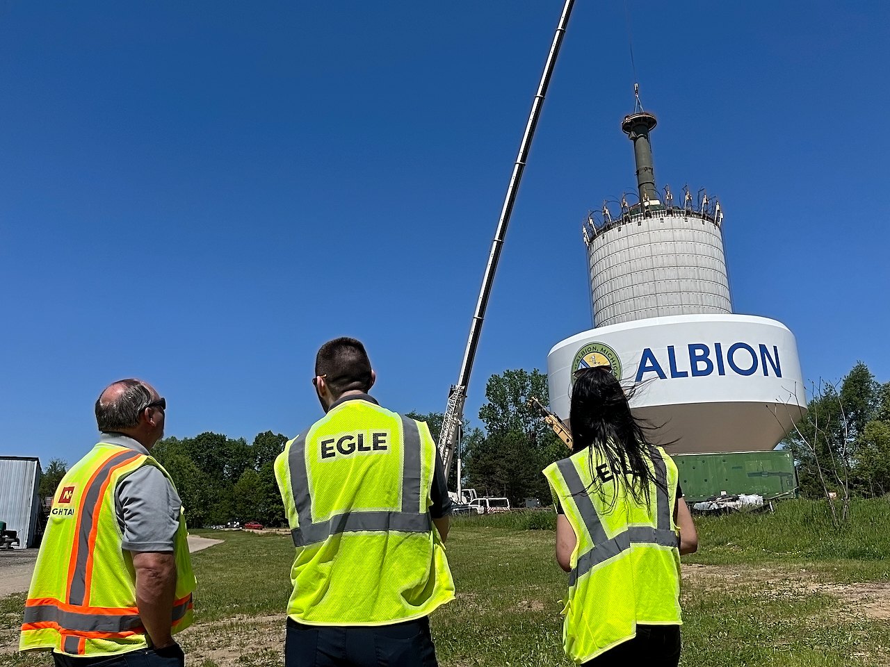 Albion's new 1-million-gallon water tower is hoisted into place